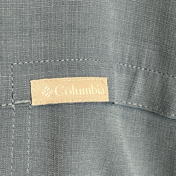 NWOT COLUMBIA BUTTON UP CASUAL SHIRT. SIZE MEDIUM - Picture 4 of 9